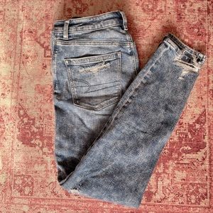 american eagle high rise ripped jeans. size 2
